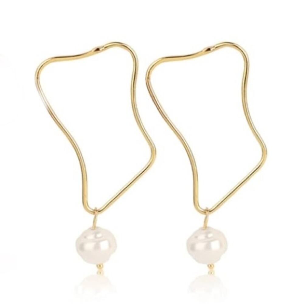 Pearl and Gold Drop Earrings